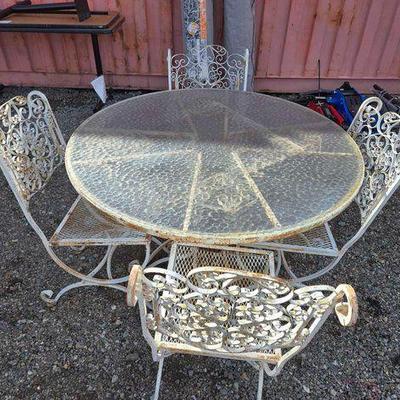 #81004 • Metal & Glass Patio Table with Metal Chairs
