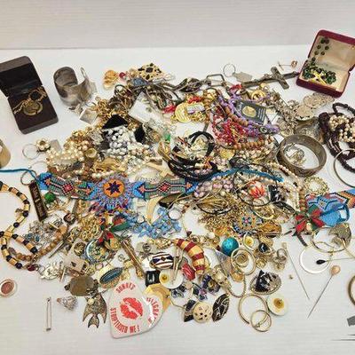 #1016 • Costume Jewelry
