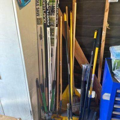 #18008 • 2 Portland Electric Pole Saws, Misc Garden Tools
