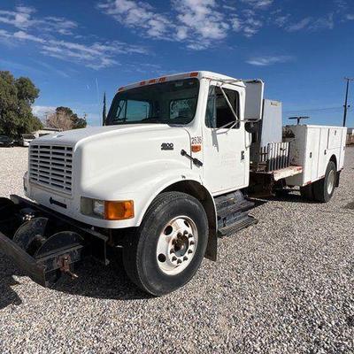 #82 • 2001 International 4900
