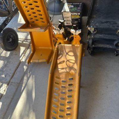 #18132 • Set of Ramps and 8 Jack Stands
