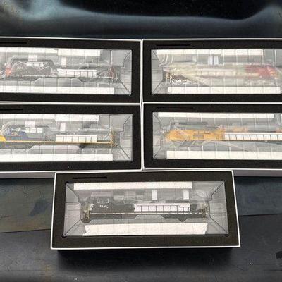 #10520 • 5 Athearn Genesis Locomotives with Sound
