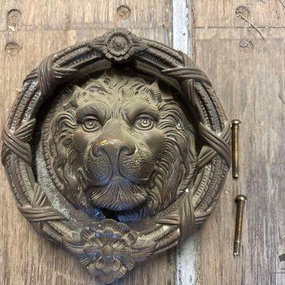 #8029 • Cast Iron Lion’s Head Door Knocker

