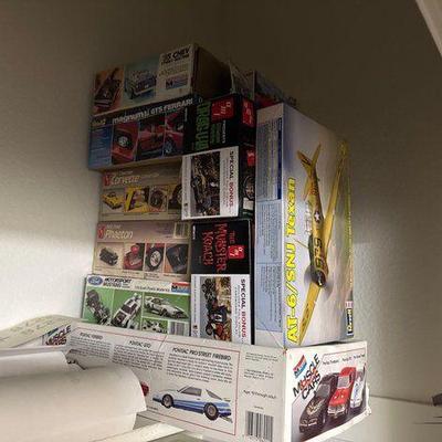 #15010 • 17 Model Cars and Planes
