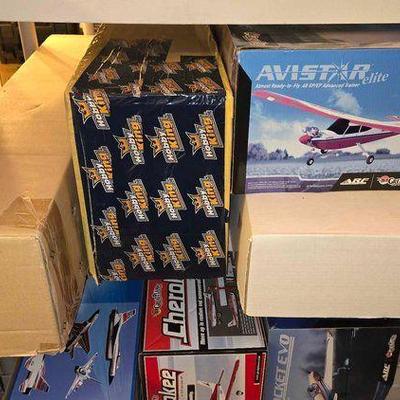 #16056 • 4 RC Airplanes
