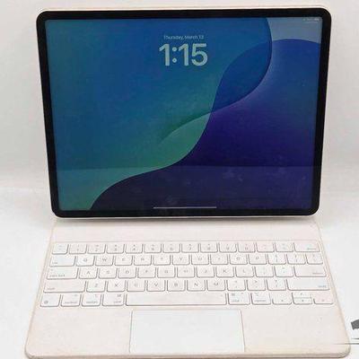 #1907 • iPad Pro 5th Generation 2TB with Apple Smart Keyboard
