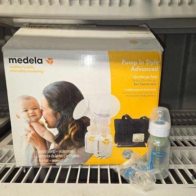 #7174 • NEW!!! Medela Breast Pump & Dr. Browns Bottle
