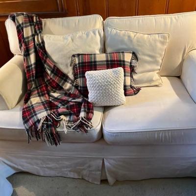 SEATING/WOOL THROW