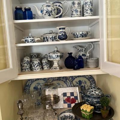 BLUE AND WHITE SET AND ACCESSORIES