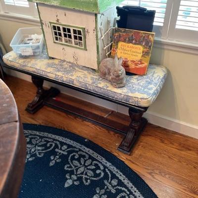 BENCH WITH PILLOW 
