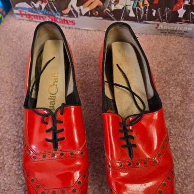 60s - 90s vintage shoes.
Size 7aa - 8
