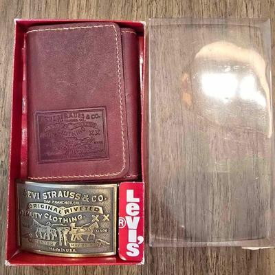Vintage Levi's Strauss belt buckle and wallet new in box