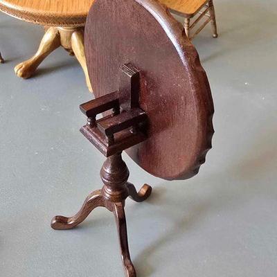 Miniature doll house tilt top pie crust parlor table