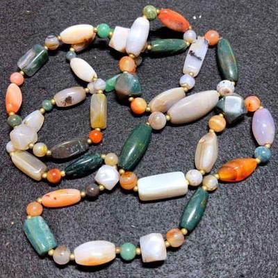 Agate bead necklace