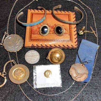 Mixed lot of random items
