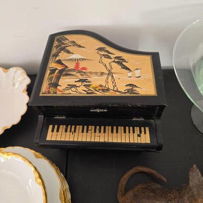 Musical jewelry box