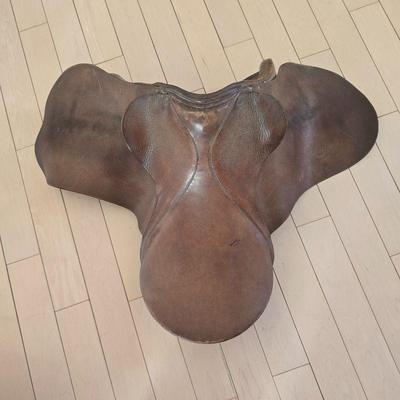 English jumping saddle