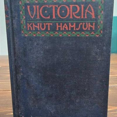 "Victoria" By: Knut Hamsun 