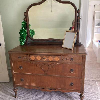 Dresser w/Mirror 