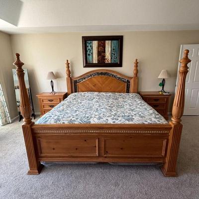 Lot #33 - Collezione Europa King Size Wood Four-Poster Bed Frame with Metal Accents