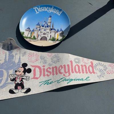 Walt Disneyland Plate & Pennant

