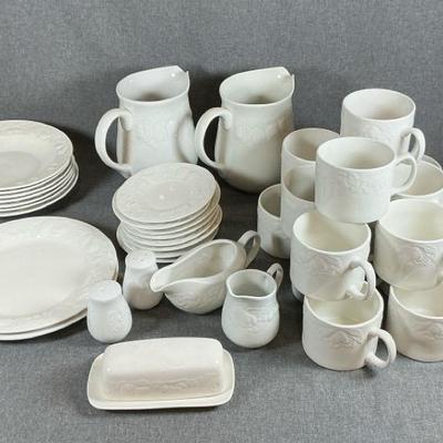 40 Assorted Pieces From Fruit De Blanc Design 