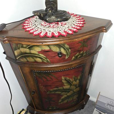 Corner cabinet