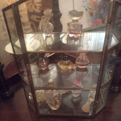 Glass showcase w high end fragrences