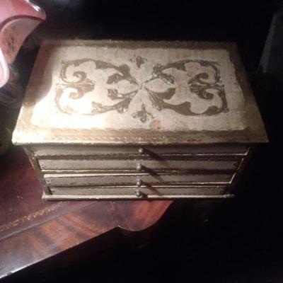 Many gilded florentine items