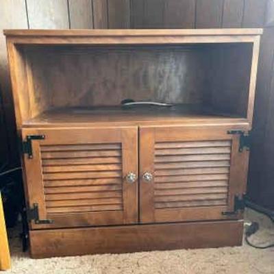 https://ctbids.com/estate-sale/34797/item/3906485/30x30x19-TV-Bookshelf