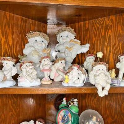 https://ctbids.com/estate-sale/34797/item/3906588/Dreamsicles-Collectible-Lot-Of-10-Figurines-From-90-s