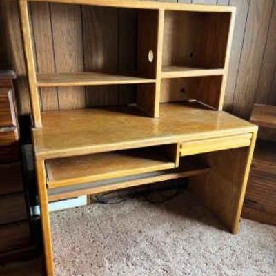 https://ctbids.com/estate-sale/34797/item/3906488/46x56x24-Wood-Desk-With-Shelves-And-Pullout-Drawer-For-Keyboard