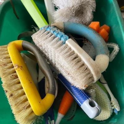 Cleaning brushes