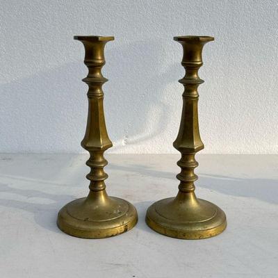 (2pc) Pair Brass Candlesticks | A pair of brass column form candlestick holders. - h. 11 in

