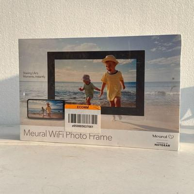 Meural WiFi Photo Frame |

