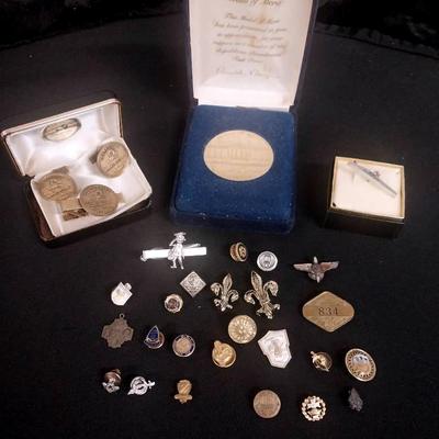 DS019 - Presidential Merit Medal And Organizational Group Pins