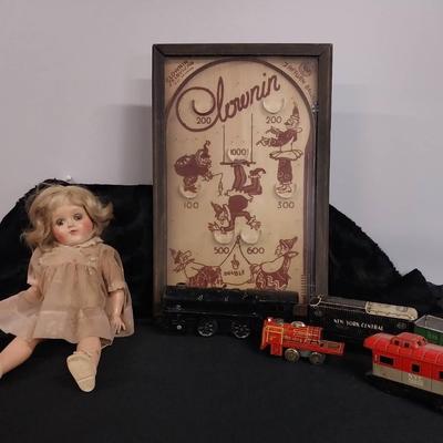 DS014 - Vintage Doll, Pinpall and Trains
