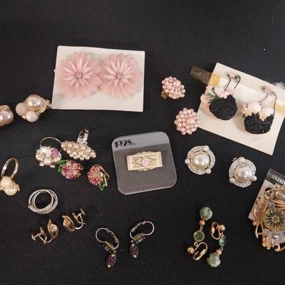 JP012 - Vintage Pretty in Pink Costume Jewelry