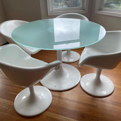 Eero Saarinen Style Mid-Century Modern Tulip Dining Table with Four Chairs