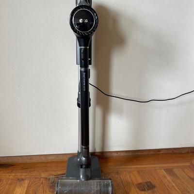 LG CordZero Stick Vacuum with Charging Base & Attachments