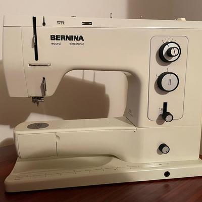 Vintage Bernina 830 Record Electronic Sewing Machine