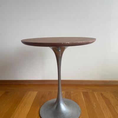 Mid-Century Modern Tulip Side Table – Eero Saarinen Style