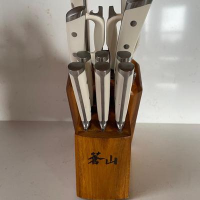 KAI Seki Magoroku Knife Block Set with White Handles