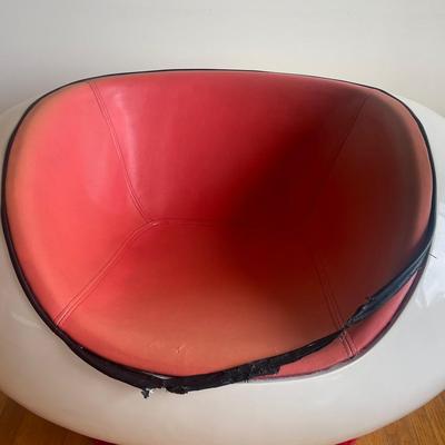 Vintage Space Age Fiberglass Lounge Chair – Eero Aarnio Style