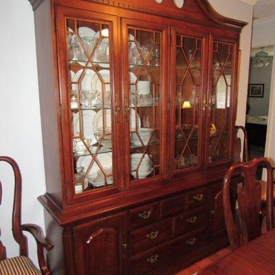 Thomasville dining hutch/china cabinet