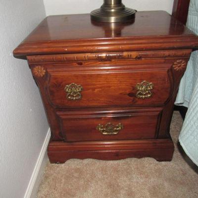 2 Matching nightstands