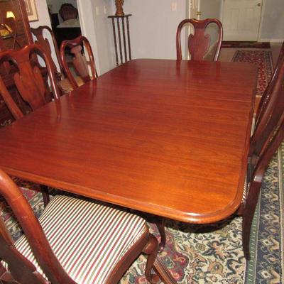 Dining table with 8 chairs and extra leaves