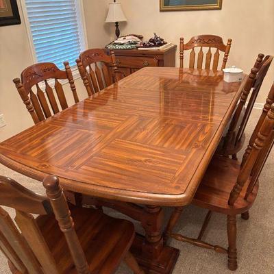 has two leafs in table
