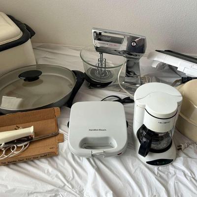 Vintage & Modern Small Kitchen Appliance Lot - All Tested 