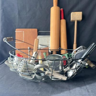 Assorted Vintage Kitchen Ware